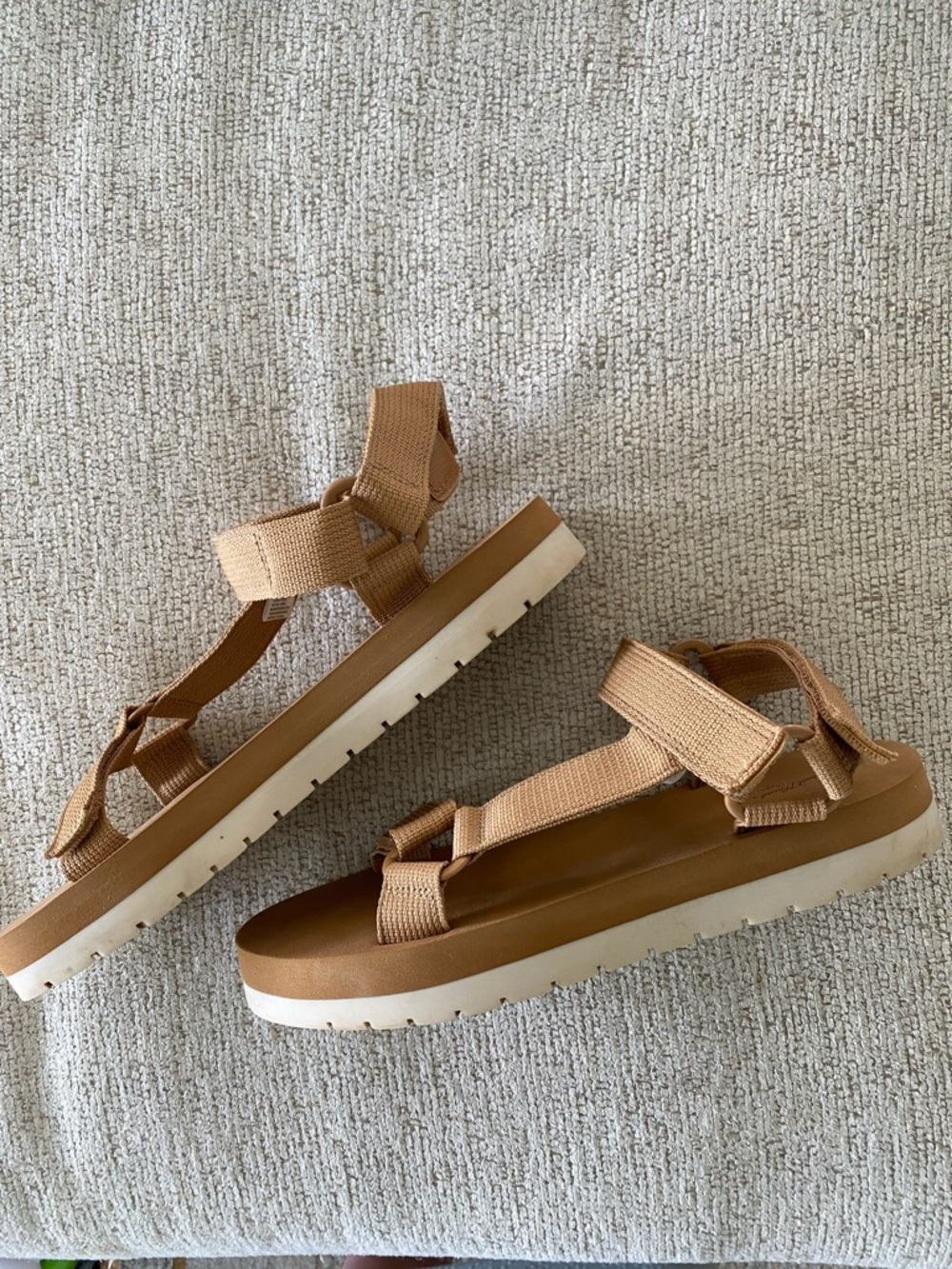 Universal Thread Tan Sandals - Picture 3 of 4